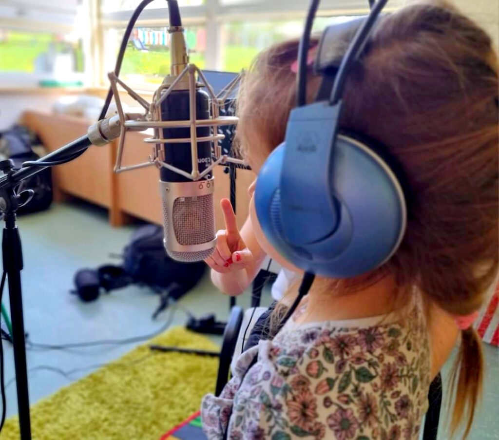 Nagrywanie piosenek do przedstawienia rocznego